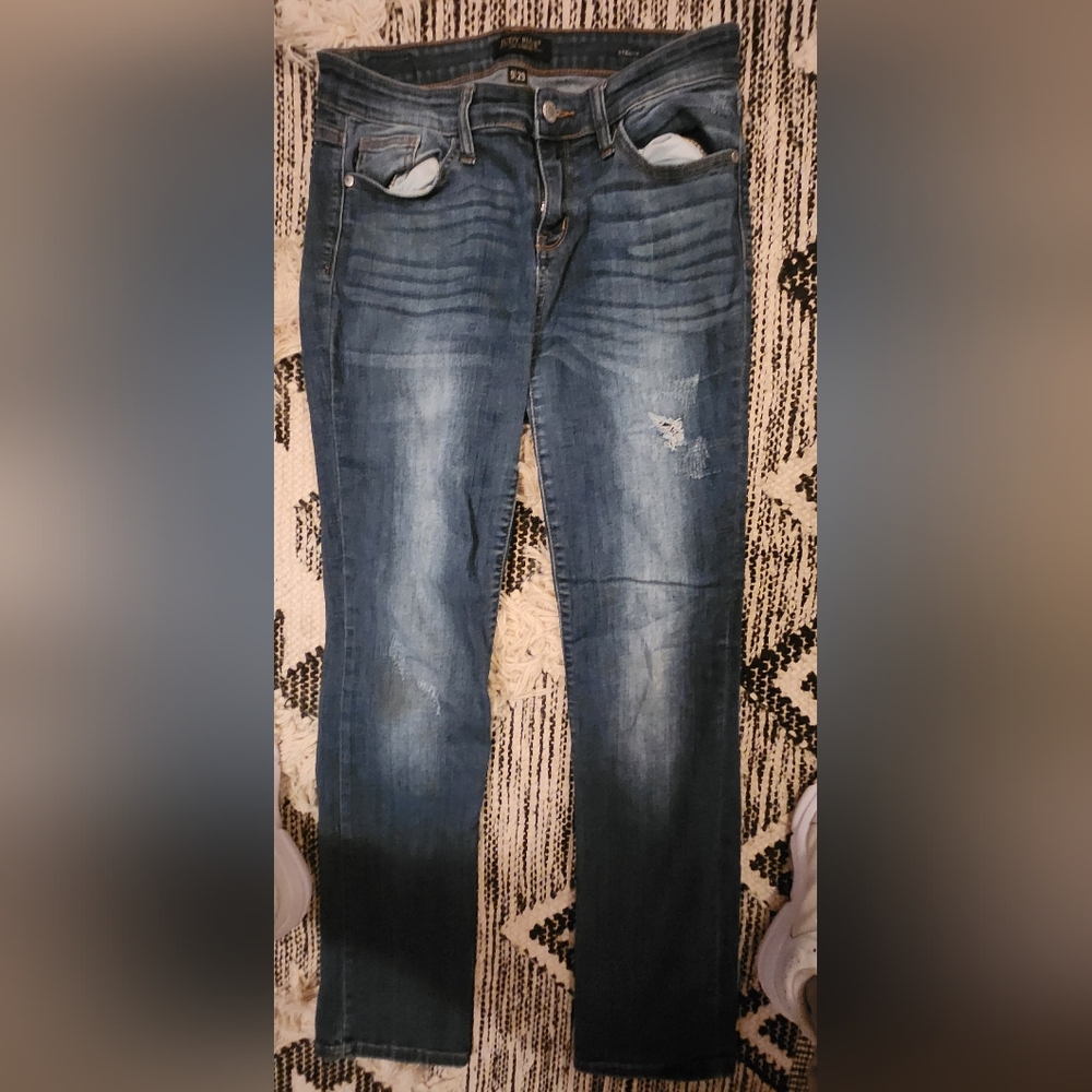 Judy Blue distressed straight-leg jeans. Size 9/29. 4.99 OFF SHIPPING!